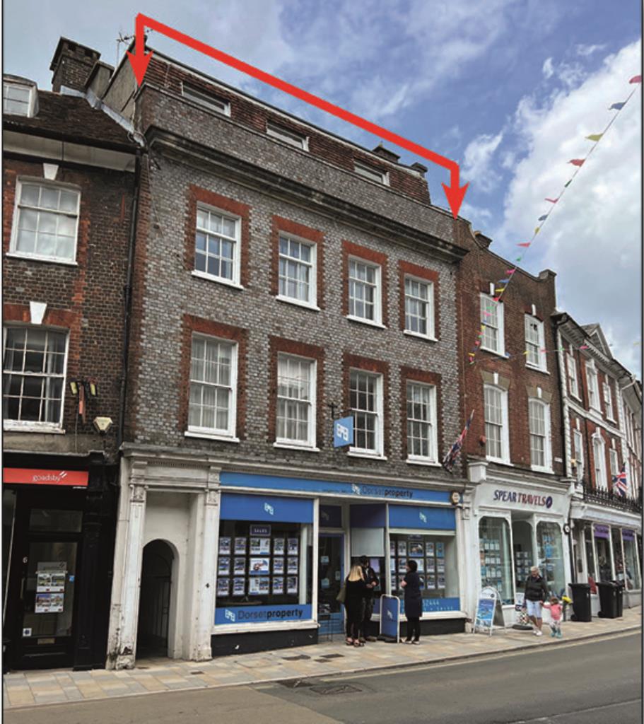 Lot: 59 - PAIR OF FREEHOLD TOWN CENTRE BUILDINGS COMPRISING FIVE FLATS AND TWO SHOPS - 4 West Street